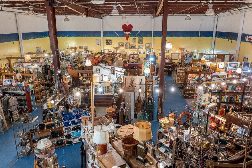 More Photos Of 3128 Ne Highway 101, Lincoln City Storefront For Sale