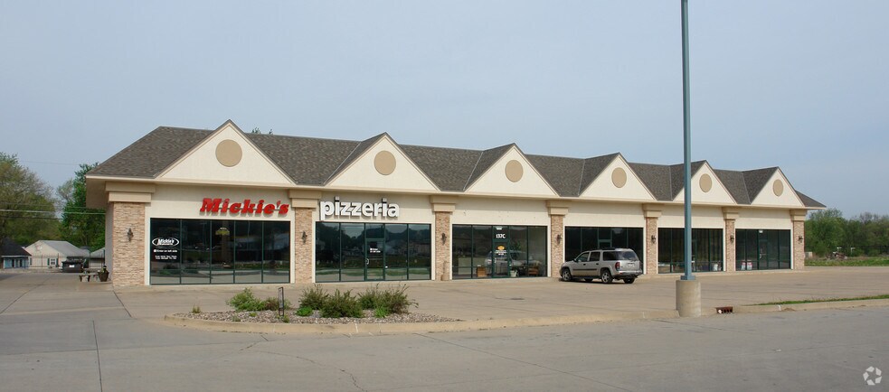 More Photos Of 135 Radio City Dr, Pekin Freestanding For Lease