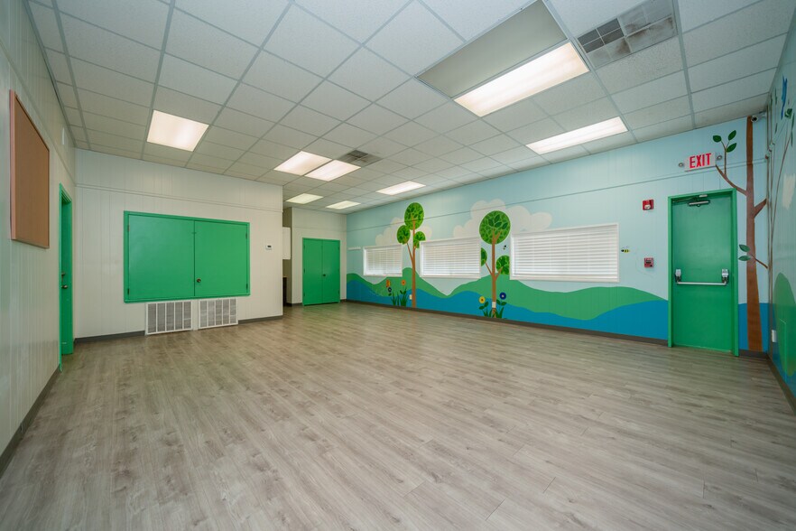 More Photos Of 1809 Alpine Rd, Longview Office For Sale