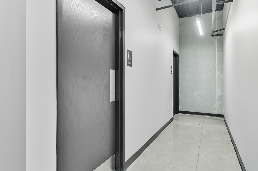 More Photos Of 14217 S 220th St, Gretna Distribution For Lease