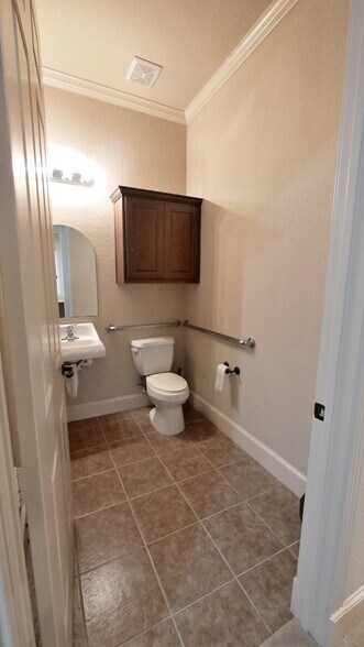 More Photos Of 1800 Snake River Rd, Katy Loft Creative Space For Sale