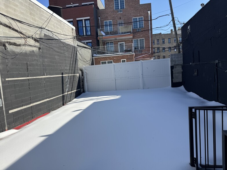 More Photos Of 25-89 Steinway St, Astoria Restaurant For Lease