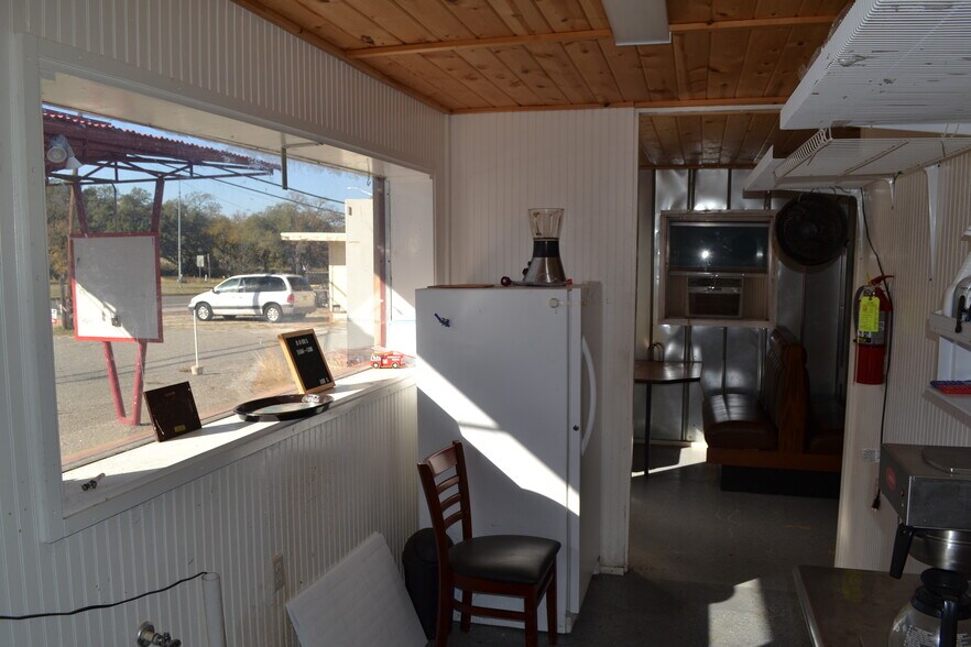 More Photos Of 220 Highway 261, Buchanan Dam Restaurant For Lease