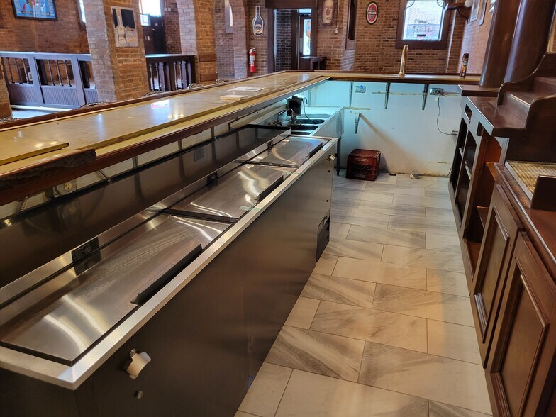 More Photos Of 90 E Jefferson St, Franklin Specialty For Lease