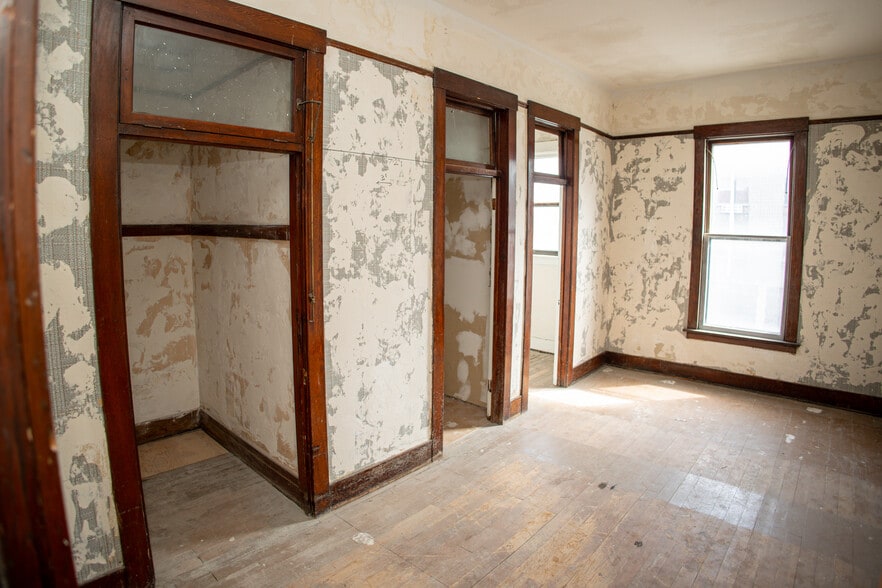 More Photos Of 301 E Park Ave, Anaconda Storefront Retail Office For Sale