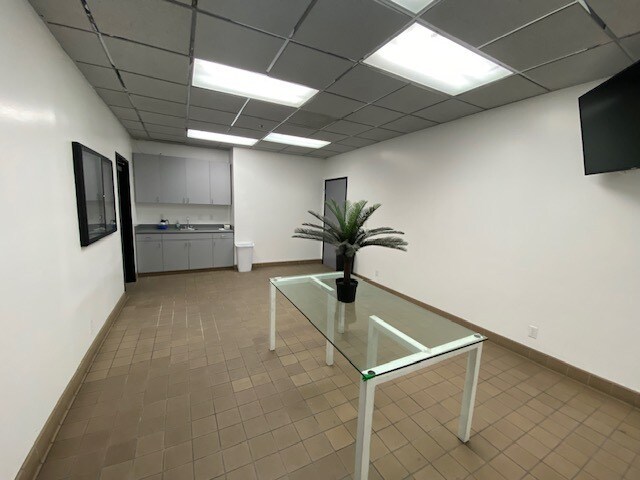 More Photos Of 17892- B Gothard St, Huntington Beach Manufacturing For Lease