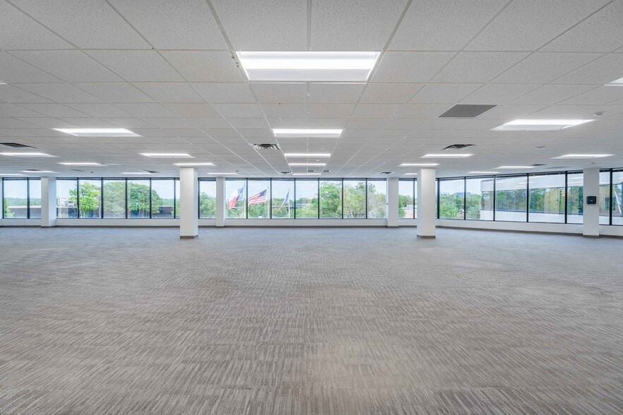 More Photos Of 6606 Lyndon B Johnson Fwy, Dallas Office For Lease