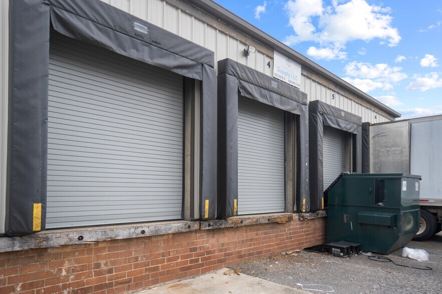 More Photos Of 207 20th St SE, Hickory Warehouse For Sale