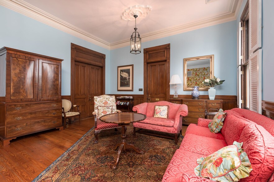 More Photos Of 117 Broad St, Charleston Hotel For Sale