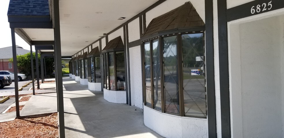 More Photos Of 6813-6823 State Road 54, New Port Richey Restaurant For Lease