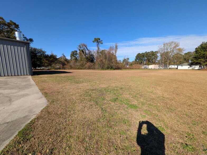 More Photos Of 3728 Byrnes Dr, Saint Stephen Showroom For Sale