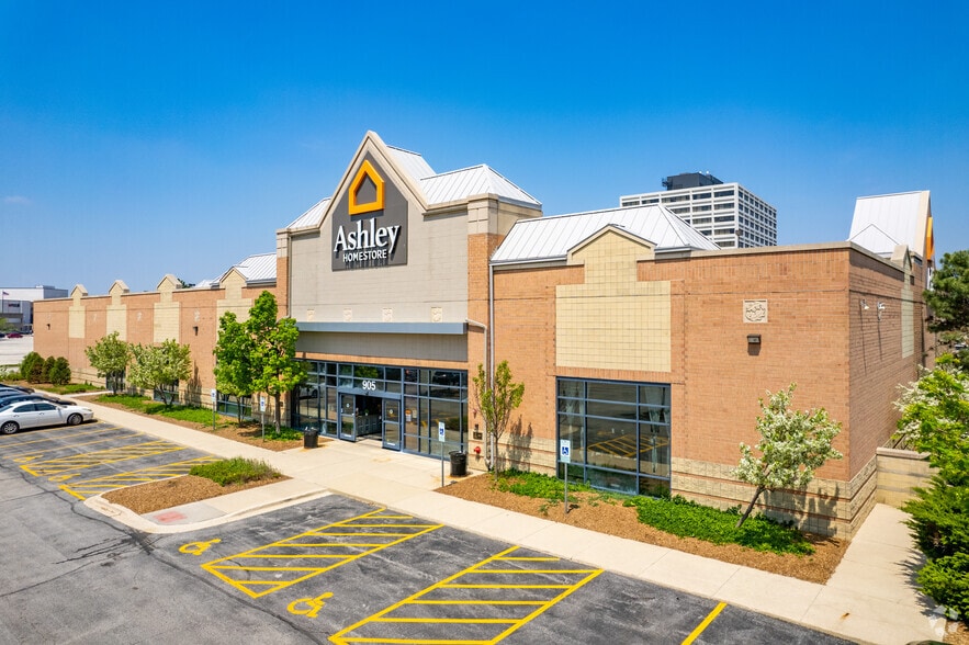 Primary Photo Of 1975-1995 E Golf Rd, Schaumburg Unknown For Lease