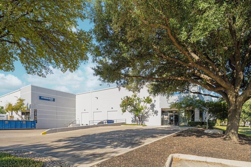 More Photos Of 2315 Rutland Dr, Austin Warehouse For Lease