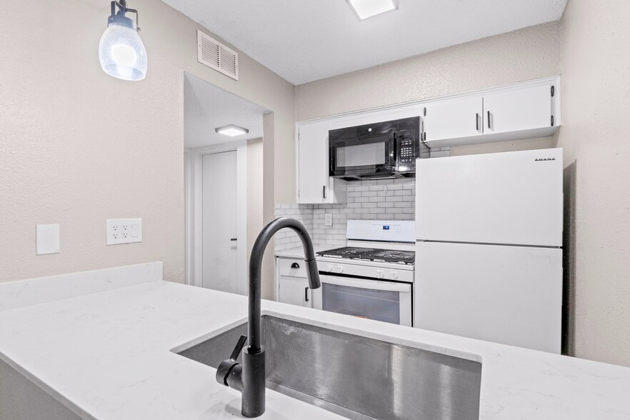 More Photos Of 1220 W Anderson Ln, Austin Apartments For Sale