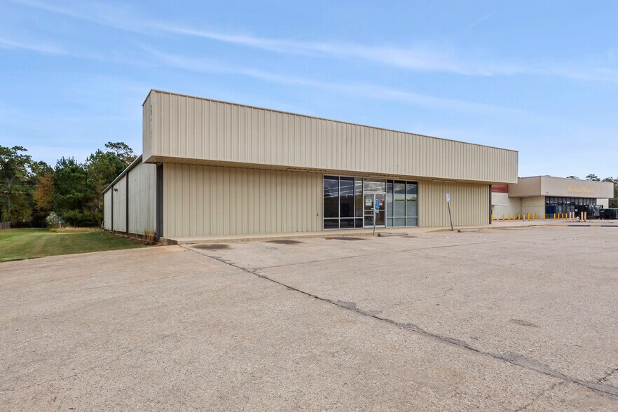 Primary Photo Of 1390 N Main St, Vidor General Retail For Lease
