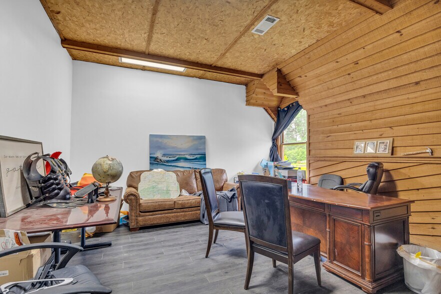 More Photos Of 252 Komplex Dr, Carnesville Warehouse For Sale