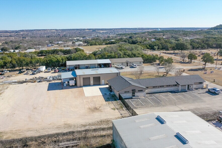 More Photos Of 320 Southland Dr, Burnet Office For Sale
