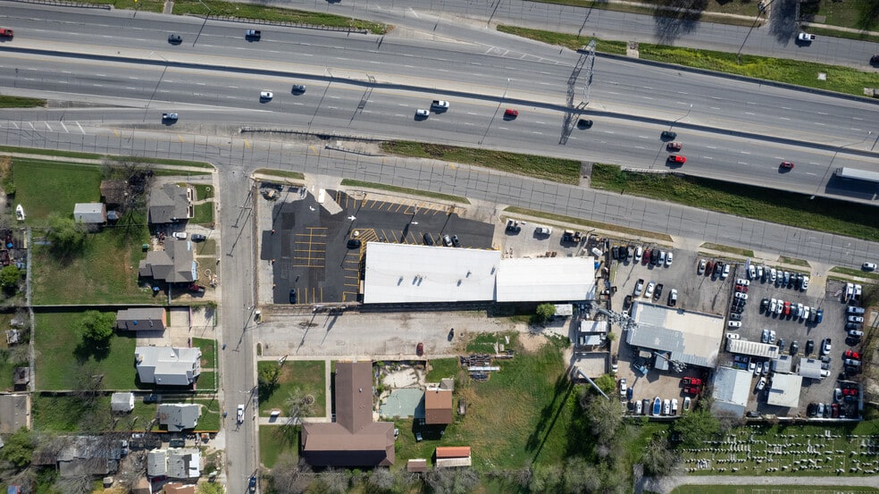More Photos Of 4407 I-35 Fwy, San Antonio Unknown For Lease