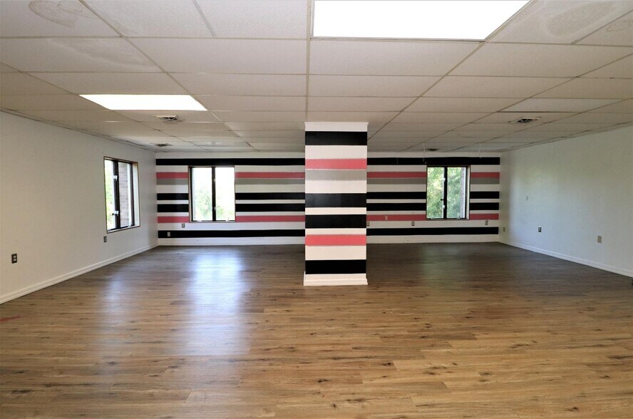 More Photos Of 954 W North Bend Rd, Cincinnati Office For Lease