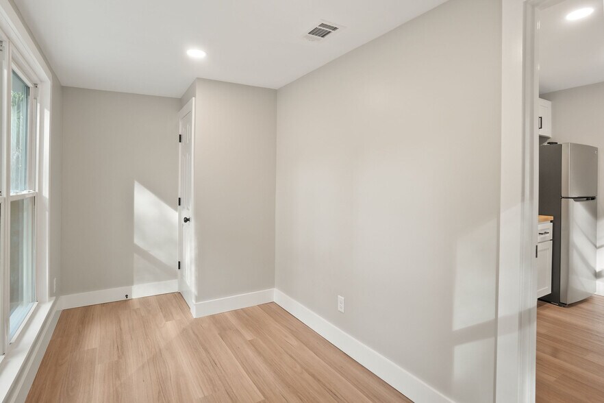 More Photos Of 27 Miller Dr W, Beaufort Office Residential For Sale