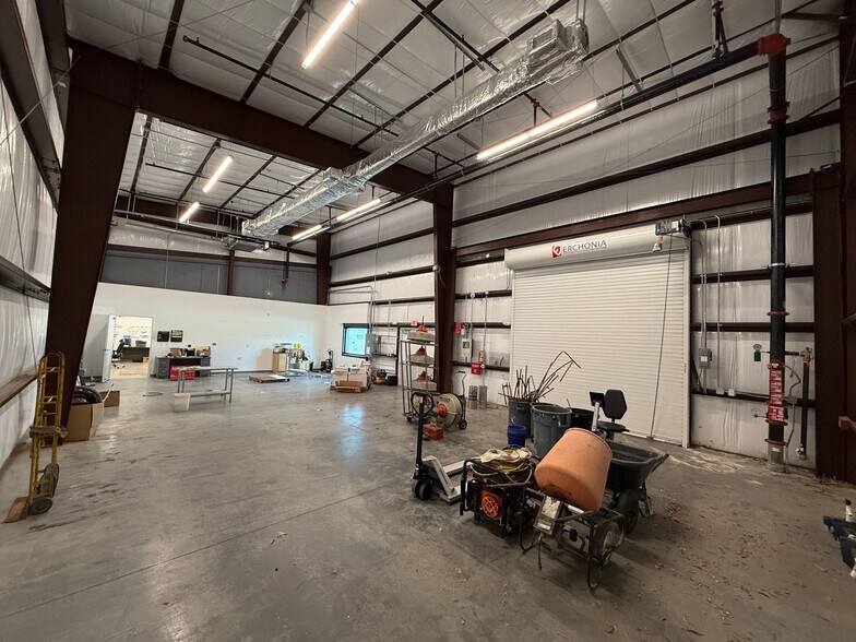 More Photos Of 650 Atlantis Rd, Melbourne Light Distribution For Lease