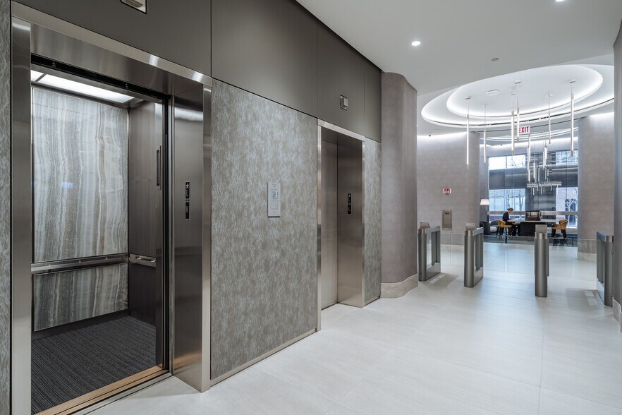 More Photos Of 500 W Monroe St, Chicago Office For Lease