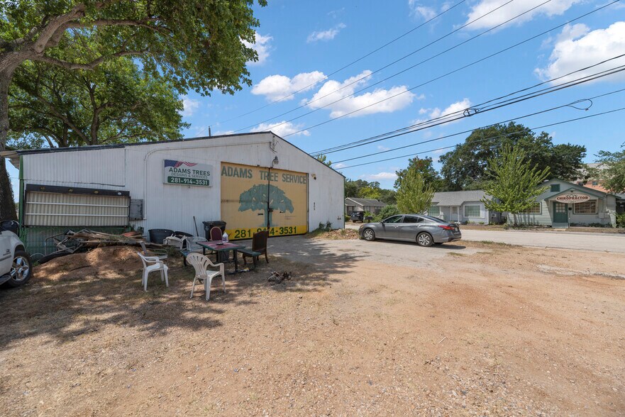 More Photos Of 800 Avenue D, Katy Warehouse For Sale