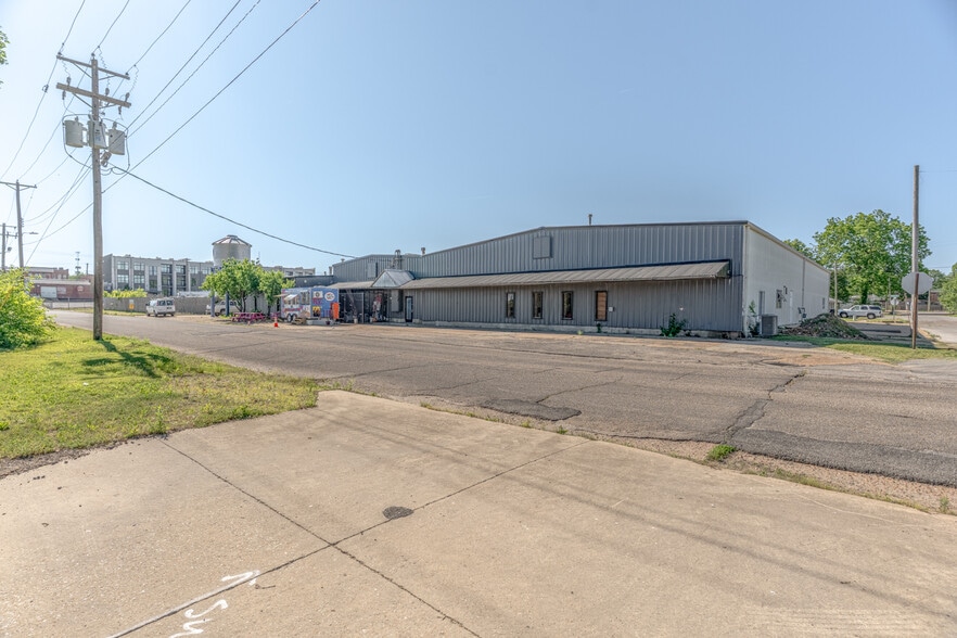 More Photos Of 301 Burke Ave, Jonesboro Warehouse For Sale