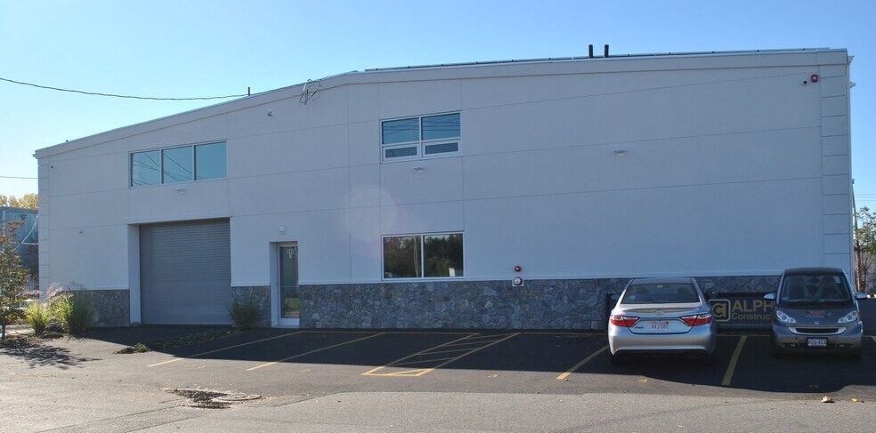 More Photos Of 586 Pleasant St, Watertown Flex For Lease