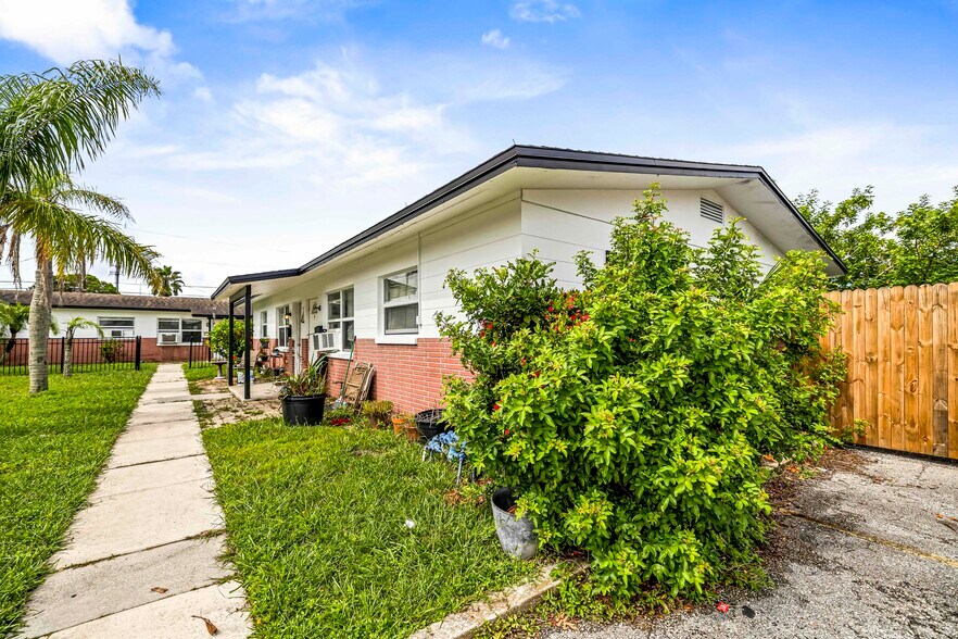 More Photos Of 6550 41st Ave N, Saint Petersburg Multifamily For Sale