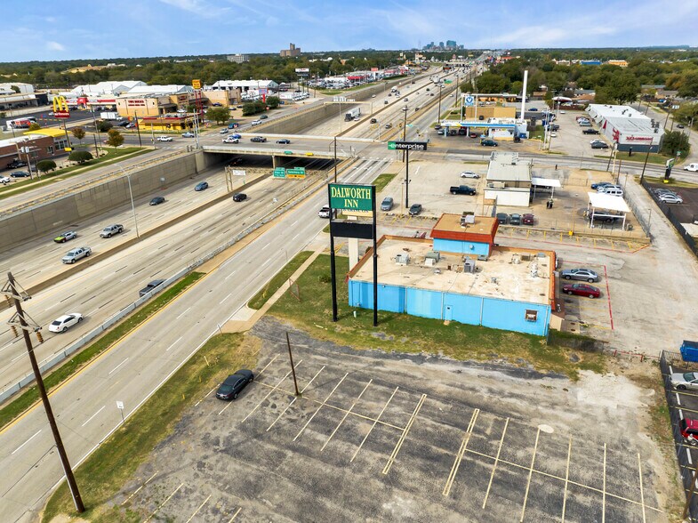 More Photos Of 4855 South Fwy, Fort Worth Restaurant For Lease