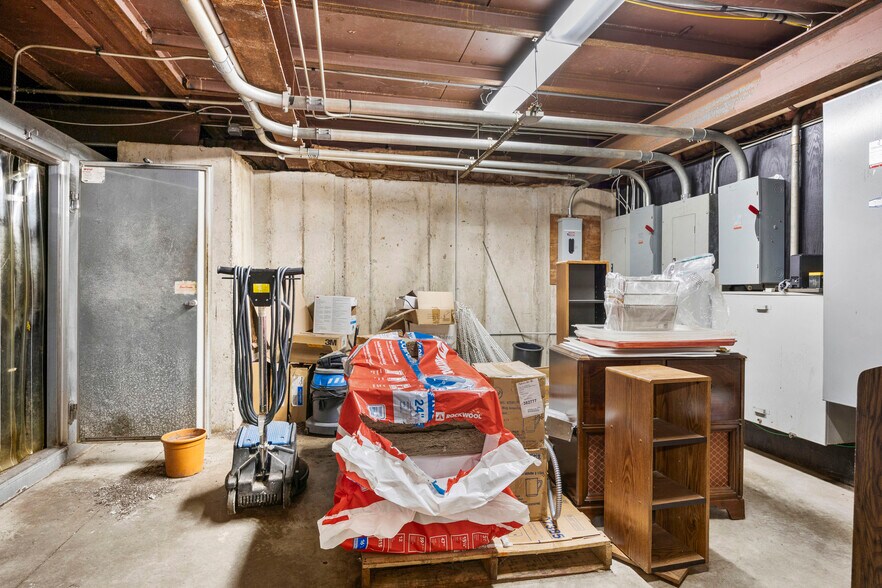 More Photos Of 1975 Central Ave, Albany Restaurant For Sale