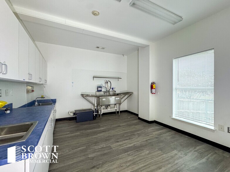 More Photos Of 3118 Los Colinas, Denton Office For Lease
