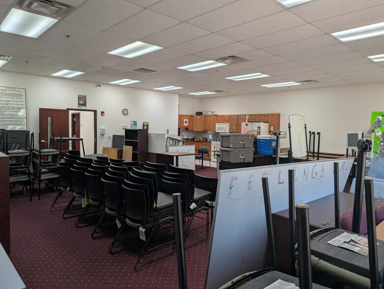 More Photos Of 935 S South St, Wilmington Unknown For Lease