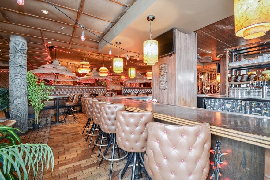 More Photos Of 1900 & 1924 Marshall St NE, Minneapolis Restaurant For Sale