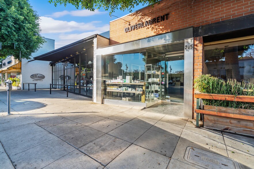 Primary Photo Of 201-205 S Robertson Blvd, Beverly Hills Storefront For Lease