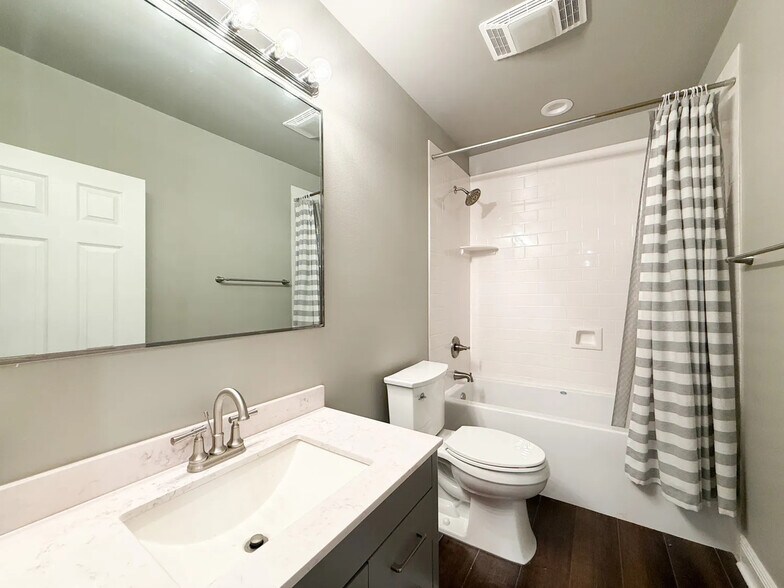 More Photos Of 2303 Hickory Ave, New Orleans Bar For Sale