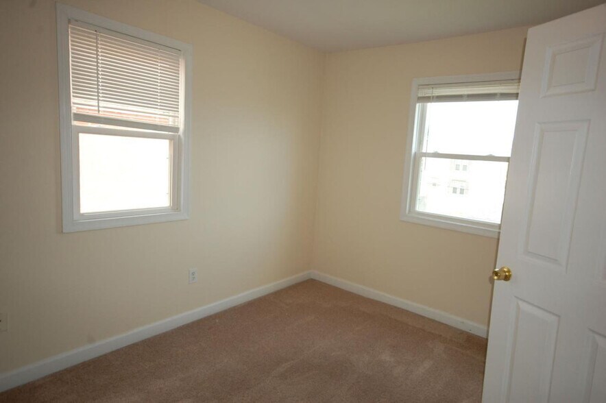 More Photos Of 293 4th Ave, Quantico Apartments For Sale