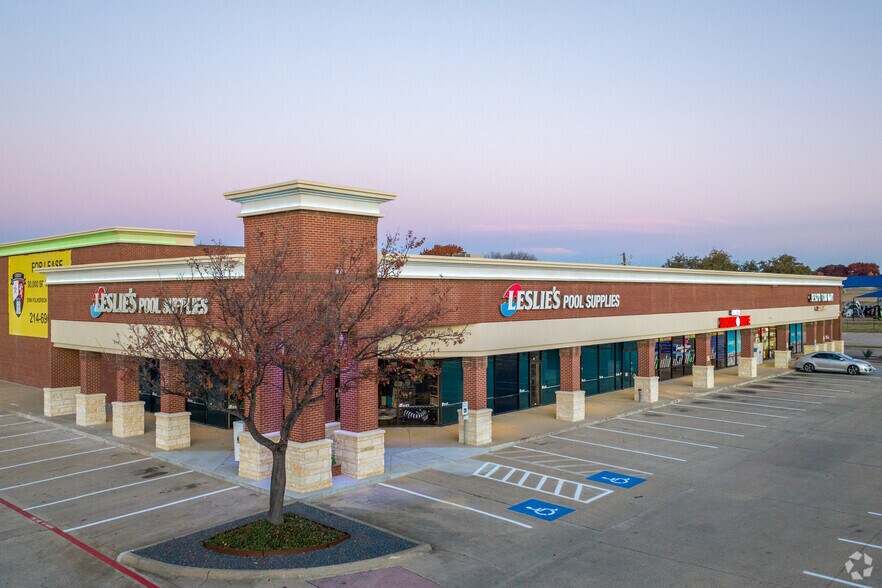 More Photos Of 901 N Polk St, DeSoto General Retail For Lease
