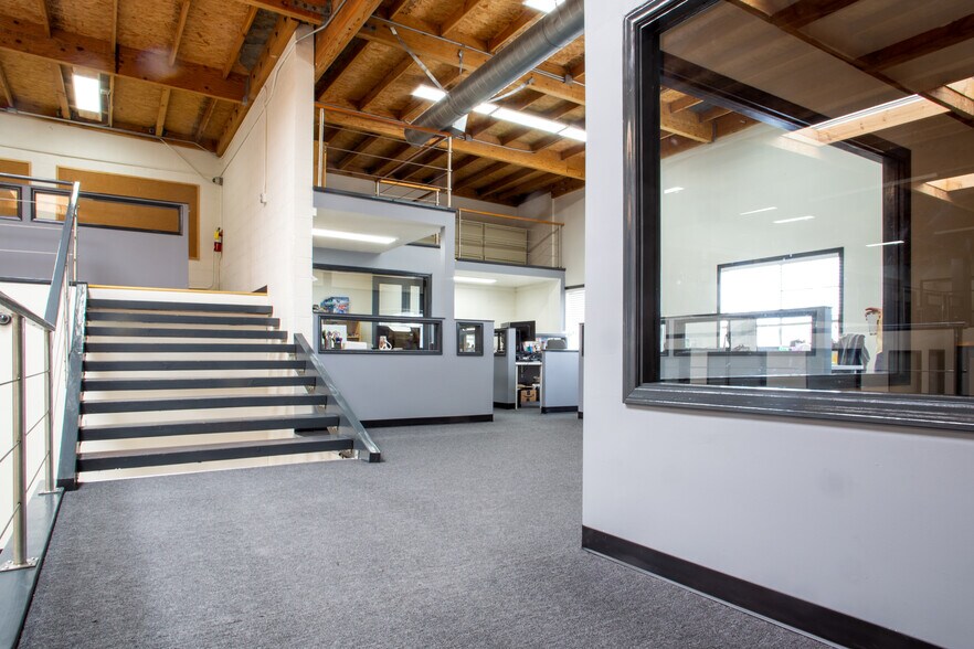 More Photos Of 2229 Barry Ave, Los Angeles Office For Lease
