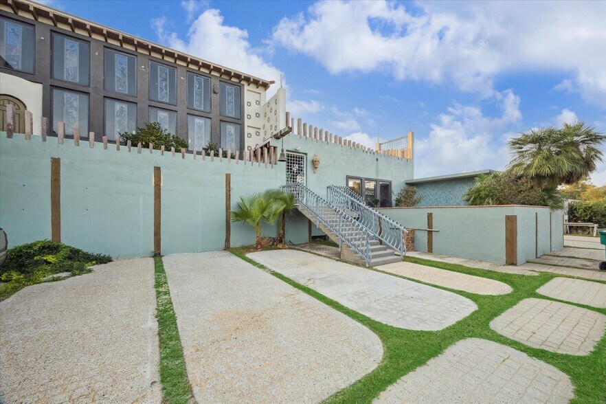 More Photos Of 614 Pine Gully Rd, Seabrook Apartments For Sale