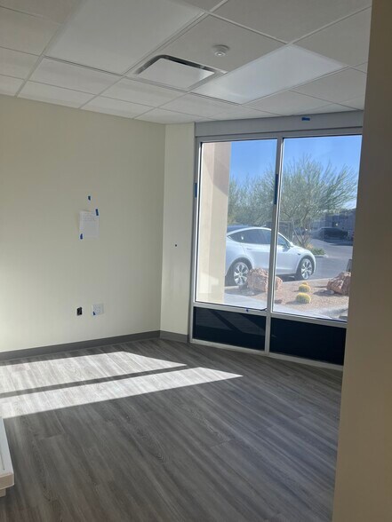 More Photos Of 6301 Northern Pass Dr, El Paso Office For Sale