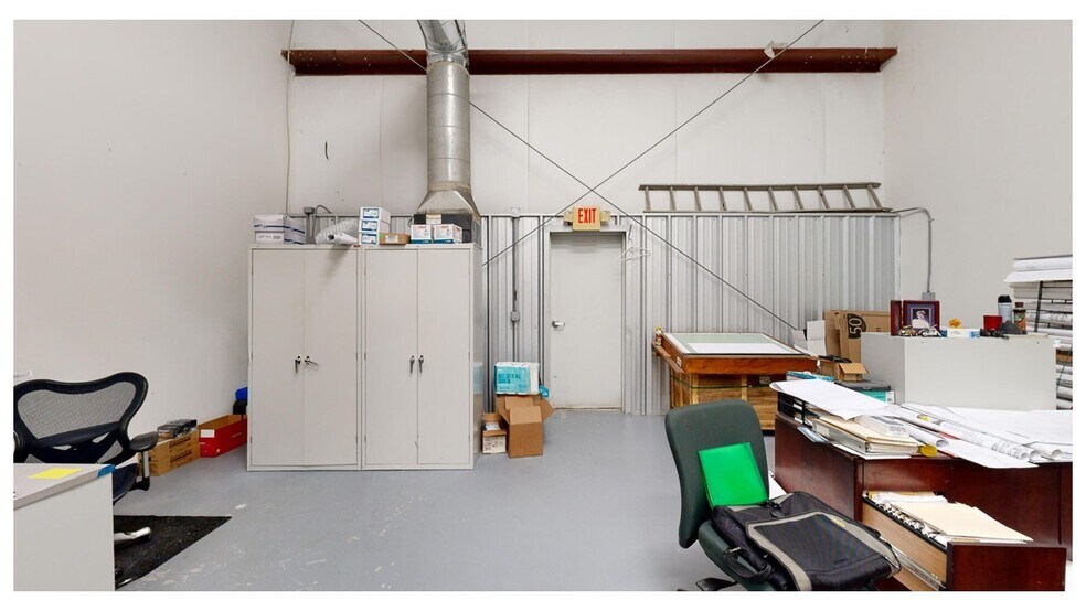 More Photos Of 130 Division Dr, Leland Flex For Sale