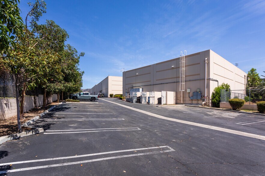 More Photos Of 15840 W Monte St, Sylmar Warehouse For Sale