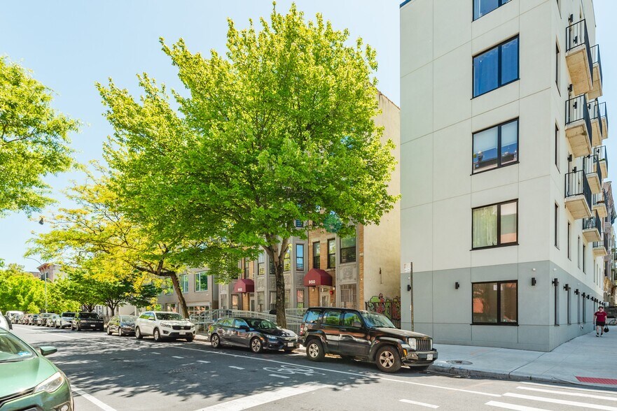 More Photos Of 950-952 Bergen St, Brooklyn Apartments For Sale