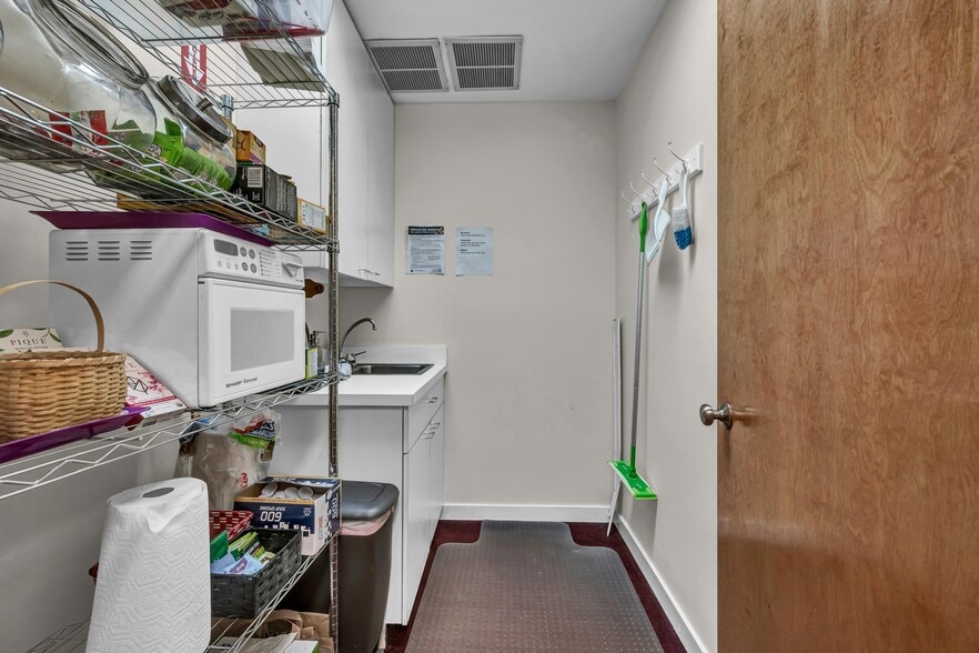 More Photos Of 898 Ethan Allen Hwy, Ridgefield Medical For Sale