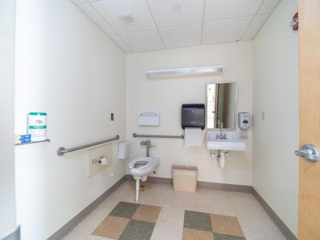 More Photos Of 10 Timberview Ln, Russell Medical For Sale