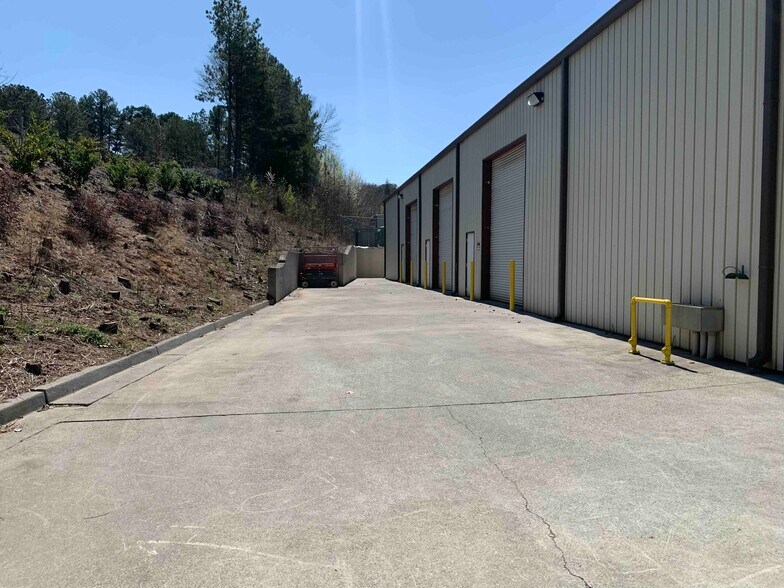 More Photos Of 3046 Matlock Dr NW, Kennesaw Warehouse For Lease