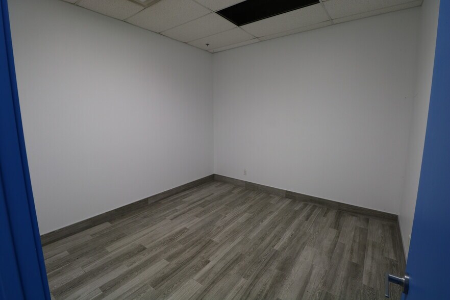 More Photos Of 10008-10022 167 St NW, Edmonton Showroom For Sale