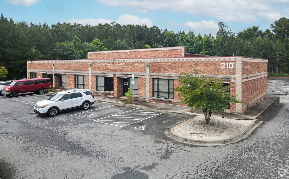 Primary Photo Of 210 E Arrowhead Dr, Charlotte Industrial For Lease